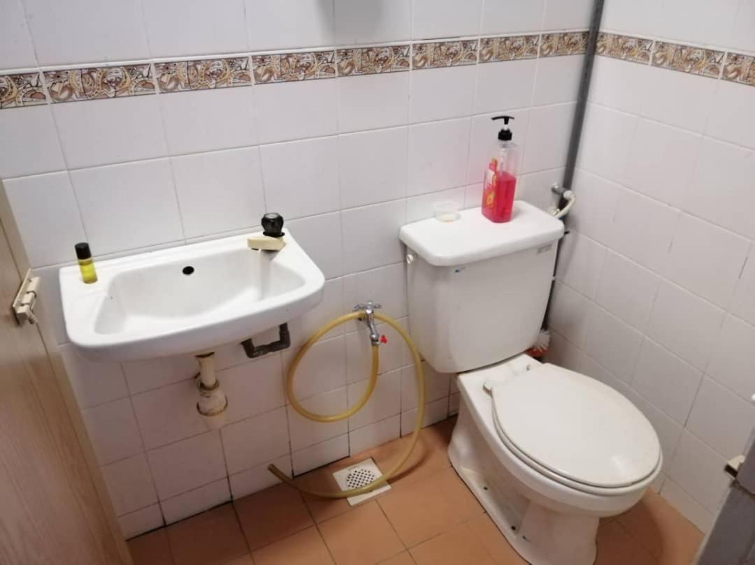 Homestay Perpaduan, Taman Bercham Raya Ulu Kinta Ipoh Perak Kampong Batu Lapan  Buitenkant foto